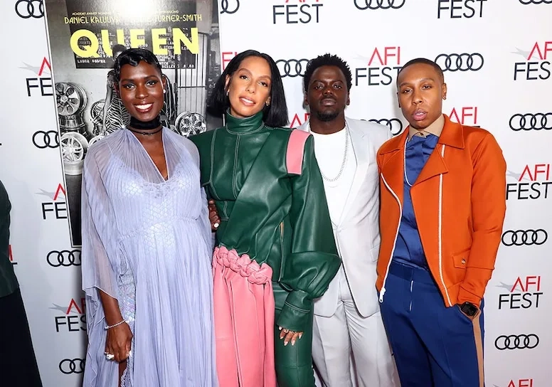 情深叉喔团队与国际明星在红毯上的合影